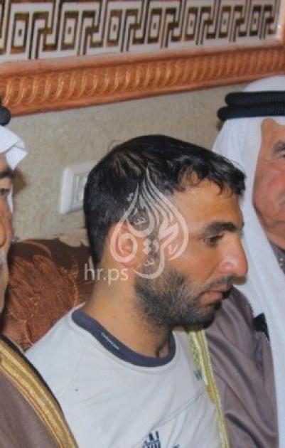 بالفيديو..بعد خطفه الساعة 6 صباحا.. عائلة أبو عيشه تسلم المختطف لديها لعائلة الجعبري في الخليل