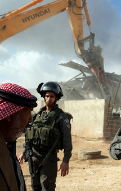 إخطار بهدم منزل في يطا