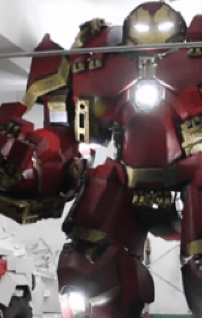 صيني يصنع نسخة عملاقة لشخصية 