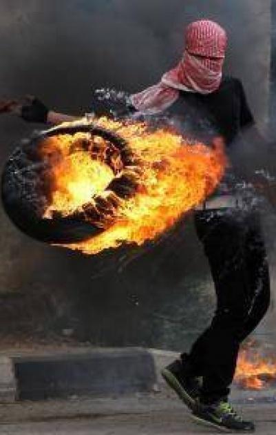 مواجهات في بيت امر بالخليل ليلاً