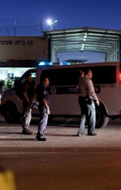 موافقة إسرائيلية على فتح محال بالخليل