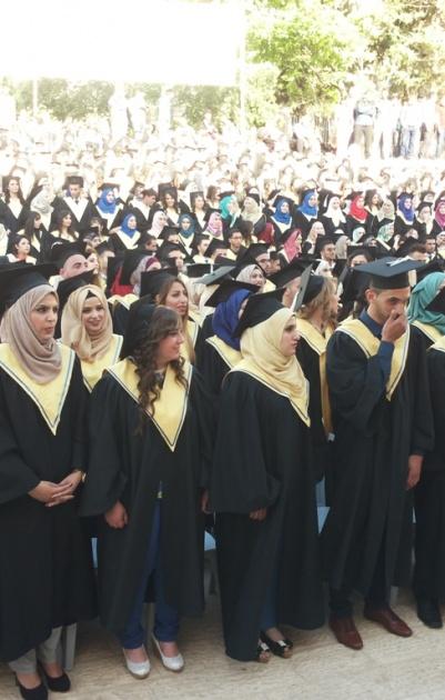 جامعة بيت لحم : تحتفل بتخريج الفوج التاسع والثلاثين من طلبة كلية العلوم وكلية ادارة الاعمال ومعهد ادارة الفنادق والسياحة