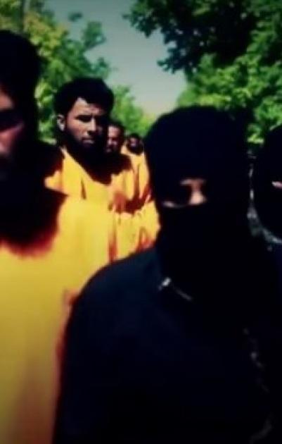 فيديو مروع ... اعدام 18 عنصرا من داعش على يد جيش الاسلام