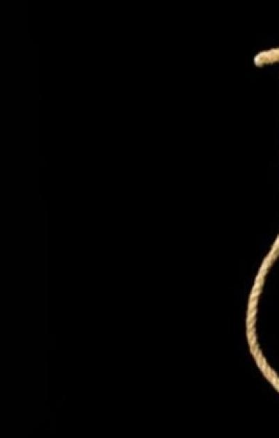 الإعدام لعائلة ساعدت ابنها في اغتصاب طفل ودفنه في الرمال