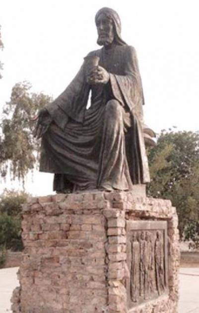 بغداد تعيد الحياة لتمثال شاعرها العباسي 