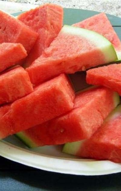 البطيخ الاسرائيلي يغزو الاسواق الفلسطينية