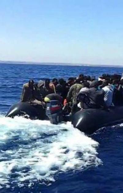 مأساة أب سوري اضطر لرمي ابنته في البحر