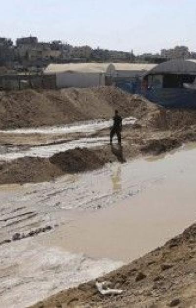 تحذيرات فلسطينية من خطورة الخندق المائي المصري على حدود غزة