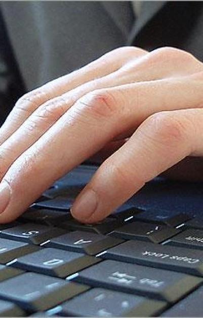 جريمة ابتزاز مالي عبر الفيسبوك والشرطة تلقي القبض عليه ” تفاصيل “