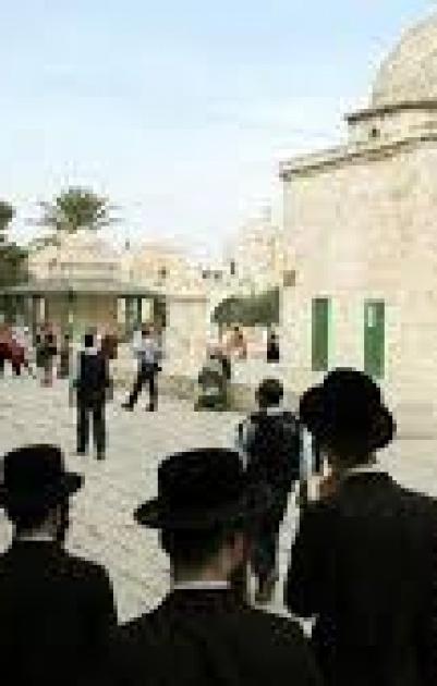 مستوطنون متطرفون يقتحمون المسجد الأقصى المبارك