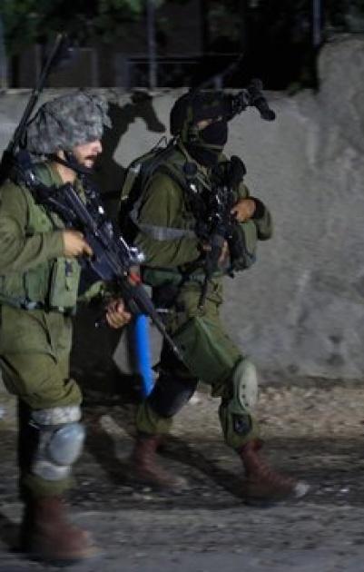 الاحتلال يعتقل ثمانية مواطنين من محافظة الخليل