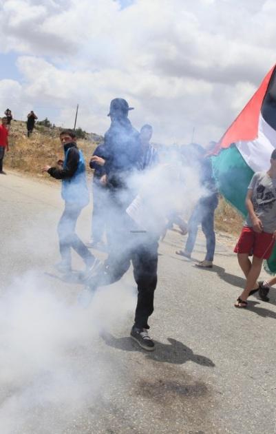 الاحتلال يقمع مسيرة قرية نعلين