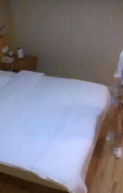 عرضت عذريتها للبيع مقابل الحصول على أيفون 8... لقنت درساً لن تنساه أبداً!