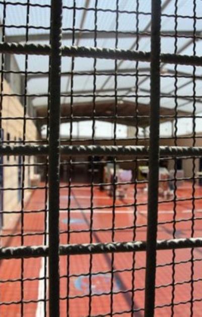 كشف محاولة تهريب خليويات لسجن النقب