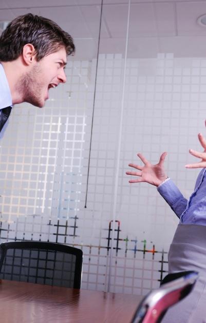 دلائل على كره زملاءك لك في العمل