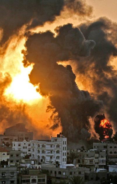 الاحتلال يجدد غاراته على خيام النازحين في مواصي خان يونس