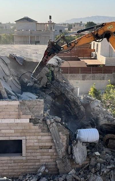 الاحتلال يهدم منزلا في بيت حنينا شمال القدس