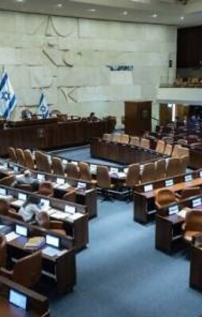 الائتلاف يؤجل التصويت على القوانين باستثناء مشروع الضم