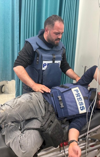 إصابة مسعفين وصحفيين في هجوم لمستعمرين في بيتا