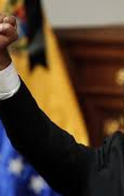 الرئيس الفنزويلي يعلن حالة الطوارئ ويقرر الانتقال للقتال المسلح