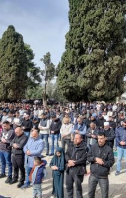 70 ألفا يؤدون صلاة الجمعة في المسجد الأقصى