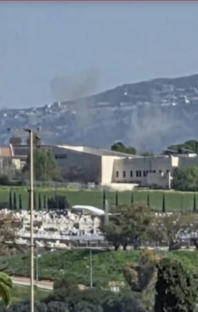 إصابة منزل بشكل مباشر: حزب الله يطلق رشقة صاروخية على الجليل