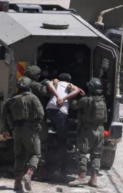 الاحتلال يعتقل 9 مواطنين من مخيم الجلزون وبدرس برام الله