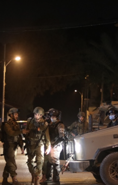 إصابة عدد من المواطنين واعتقال فتاة خلال اقتحام الاحتلال عدة مناطق في الخليل
