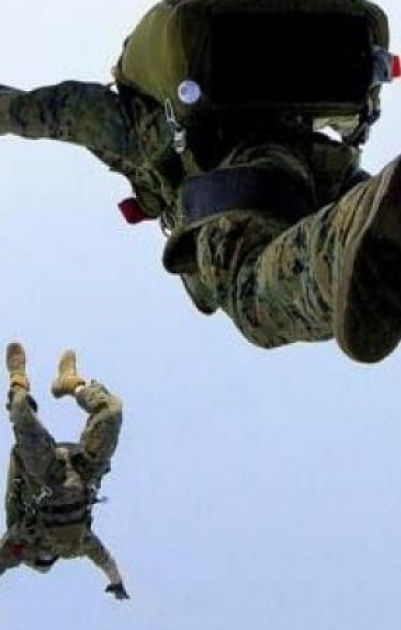 ترامب يرسل نحو ألفي جندي مظلي إلى الشرق الأوسط