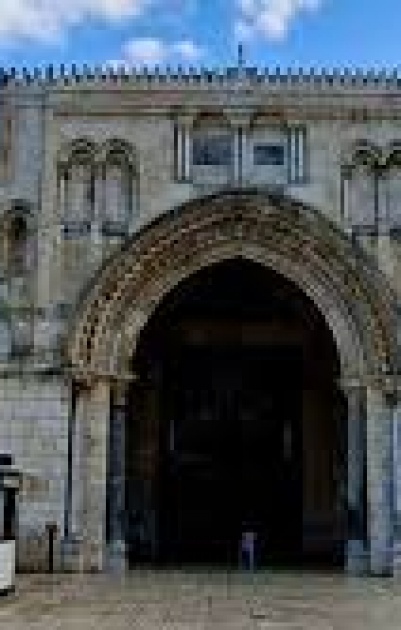 الاحتلال يواصل إغلاق المسجد الأقصى وكنيسة القيامة لليوم الـ37