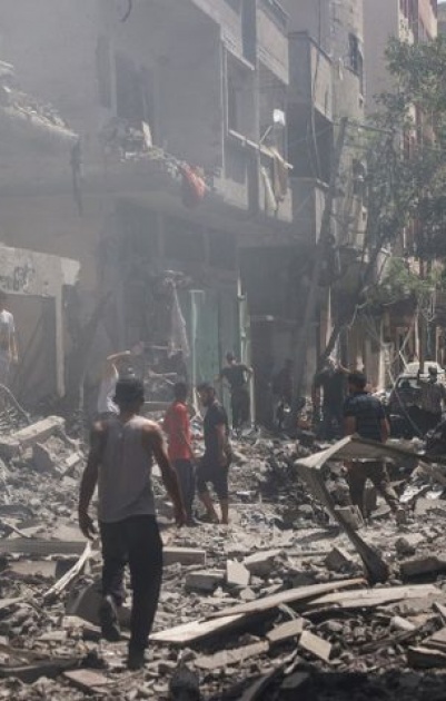 غزة: حرائق واصابات اثر تدمير طائرات الاحتلال مربع سكني بمخيم الشاطئ
