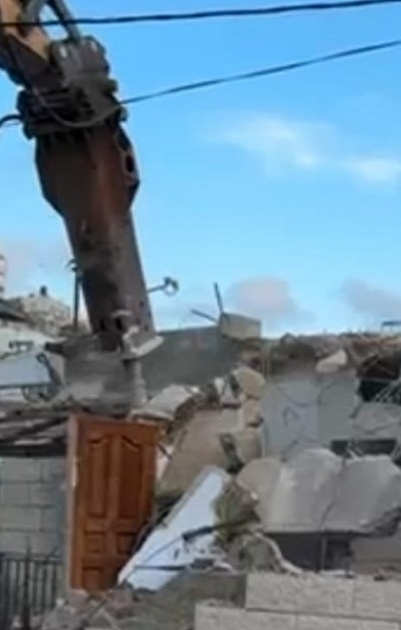 الاحتلال يجبر مواطنا على هدم غرفة سكنية في سلوان