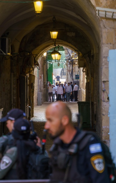 القدس: الاحتلال يجبر المحال التجارية في البلدة القديمة على الإغلاق