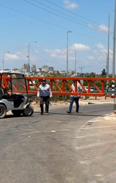 إغلاق الاحتلال مدخل النبي إلياس يعطل تنقل 60 ألف مواطن ويشل الحركة التجارية