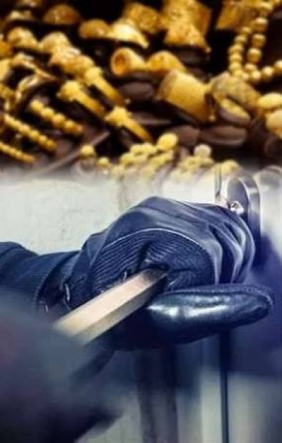 الشرطة تكشف ملابسات سرقة مصاغ ذهبي من منزل في رام الله