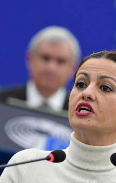 وزيرة إسبانية تدعو لاقامة 
