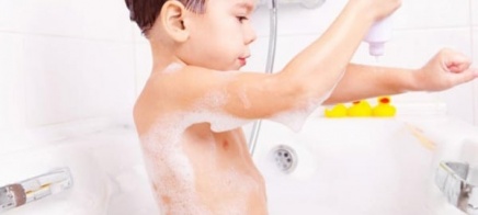 الشامبو المناسب لشعر المولود.. دليل العناية الآمنة والفعّالة