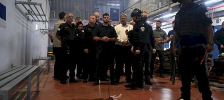 مصلحة السجون تحذر: أكثر من 22 ألف أسير واستعدادات لانفجار وشيك بسبب فقدان الامل