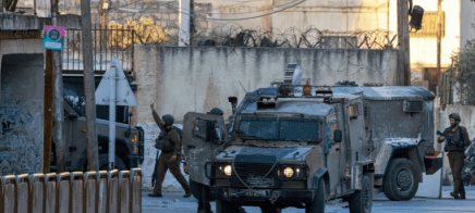 (محدث ثانٍ) 3 اصابات برصاص الاحتلال وحالات اختناق في حارة الياسمينة بمدينة نابلس