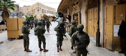 قوات الاحتلال تعتقل طفلين خلال اقتحامات في مدينة الخليل