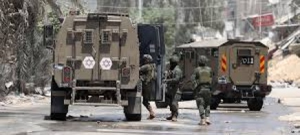 الاحتلال يواصل عدوانه على المنطقة الجنوبية في الخليل: اغلاقات وعمليات دهم وتفتيش وتحقيق ميداني وأضرار في البنية التحتية