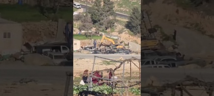 قوات الاحتلال تهدم عمارة سكنية في مدينة الخليل