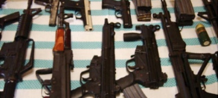 لائحة اتهام ضد ثلاثة من النقب بتهمة تهريب أسلحة من الأردن