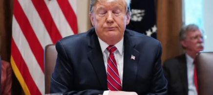 ترامب يدرس تخفيف العقوبات على روسيا بسبب النفط ويرفض مساعدة بوتين بشأن إيران