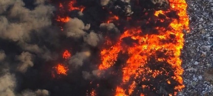 حريق يلتهم مناطق جبلية جنوب الخليل