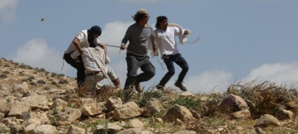 مستعمر يخطف شابين شمال نابلس