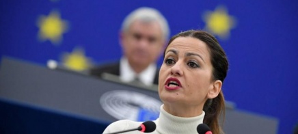 وزيرة إسبانية تدعو لاقامة 