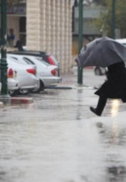 الطقس: استمرار تأثير المنخفض الجوي وزخات متفرقة من الأمطار