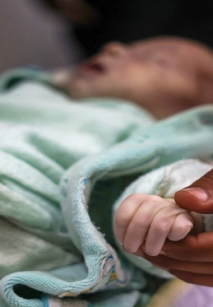 وفاة رضيع في دير البلح بسبب البرد القارس