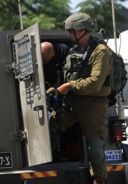 قوات الاحتلال تعتقل شابين من كفل حارس شمال غرب سلفيت